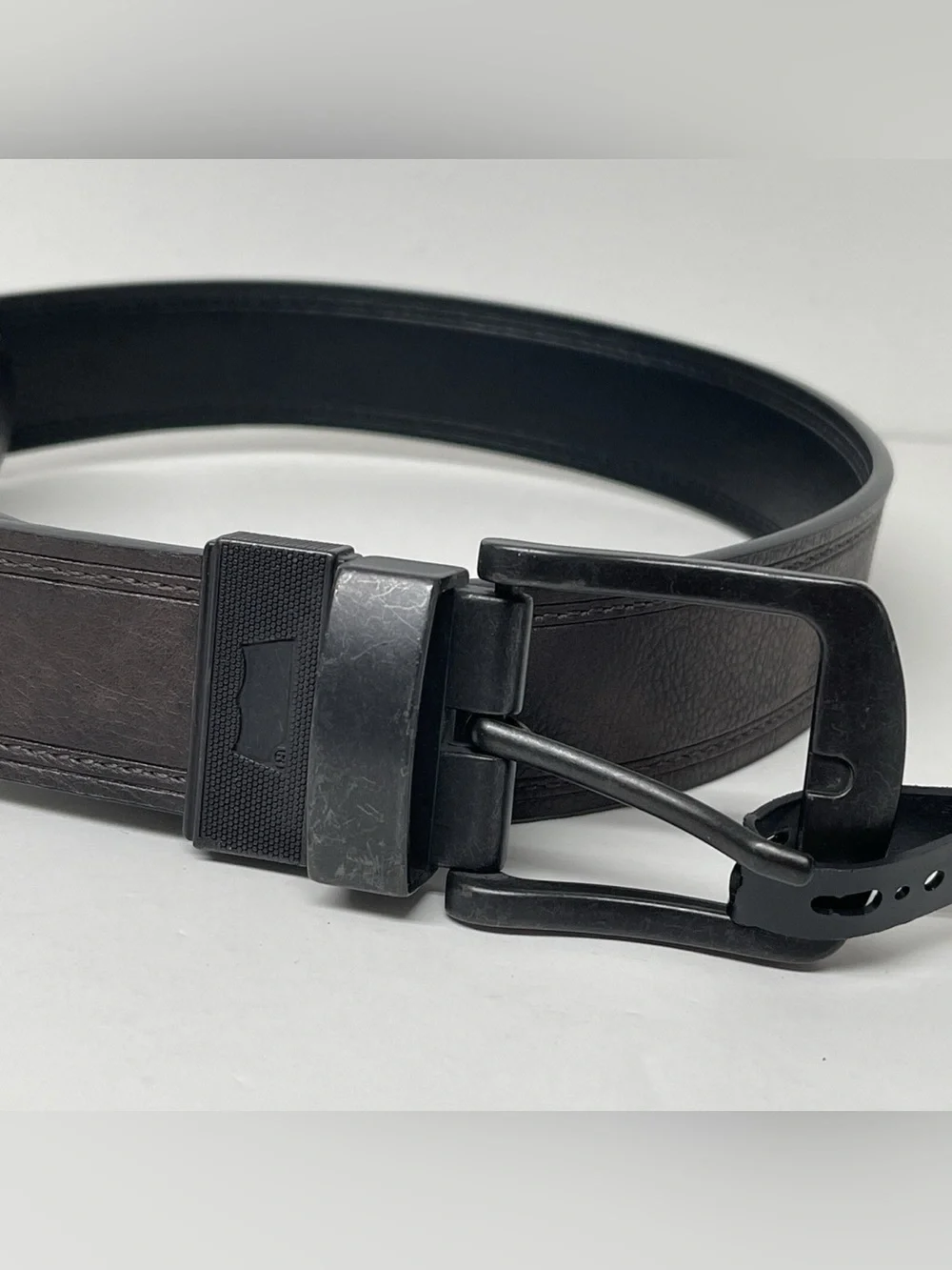Levi's Men's Reversible Leather Belt Black Brown Matte Buckle Size 32 Like New